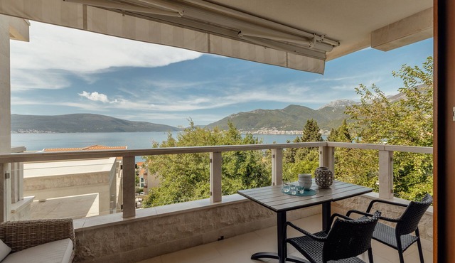 Luxury apartment with sea view 10 mn from the beach