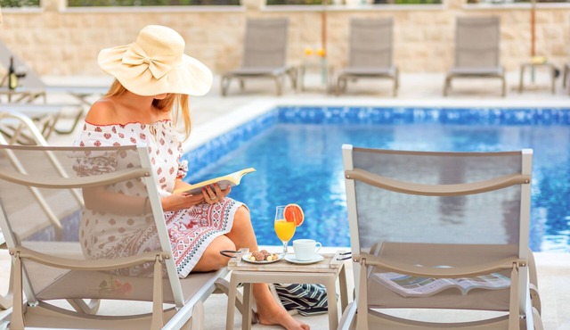 Luxury Apartments Queen - Triple Studio with Pool