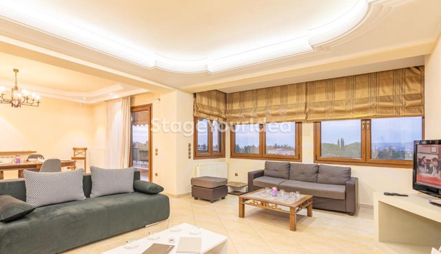 Luxury appartment, only 7 minutes from Thessaloniki airport and 15 minutes from city center ,for 8-23 people also for gatherings and parties
