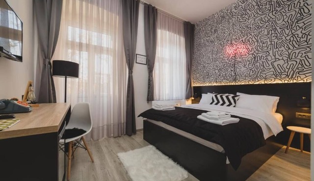 Luxury Landing BB Studio Apartment with Balcony