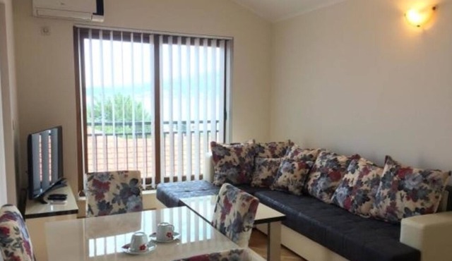 Luxury One Bedroom Apartent With A Pool