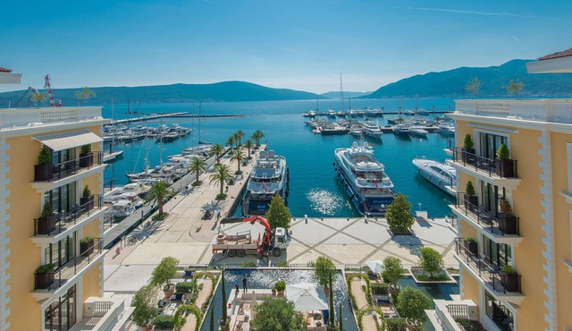 Luxury Regent Penthouse with Sea and Mountain View for 6 People