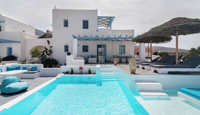 Luxury Santorini Villa with Private Pool, Jacuzzis and Sea View in Kamari