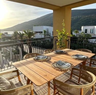 Luxury Sea View Apartment next to One&Only Portonovi