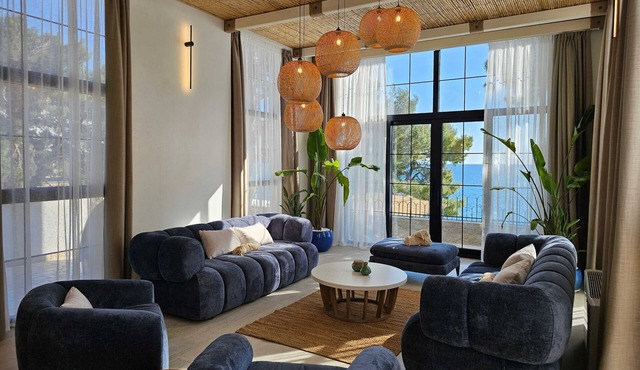 Luxury Seaside Villa with Pool & Beach Access