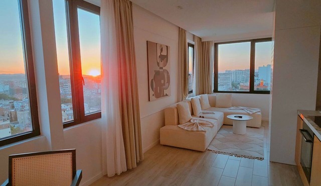 LUXURY SUN-KISSED