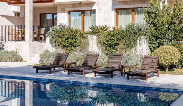 Luxury Vacation Home with a Private Swimming pool in Buljarica