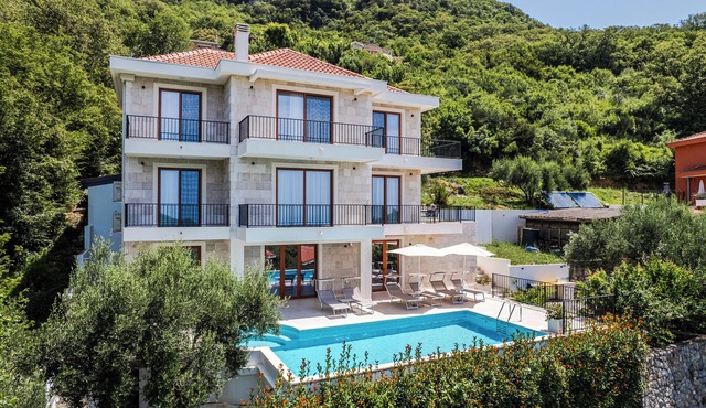 Luxury Villa Fotinia