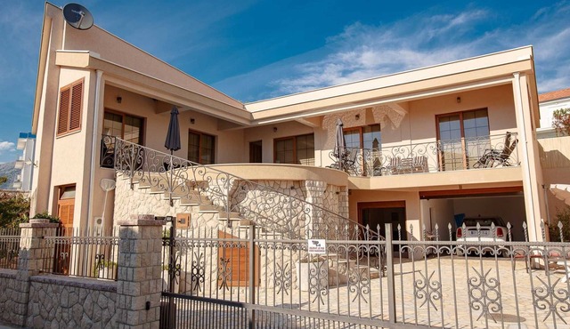 Luxury Villa Napoli Colurful and Bright
