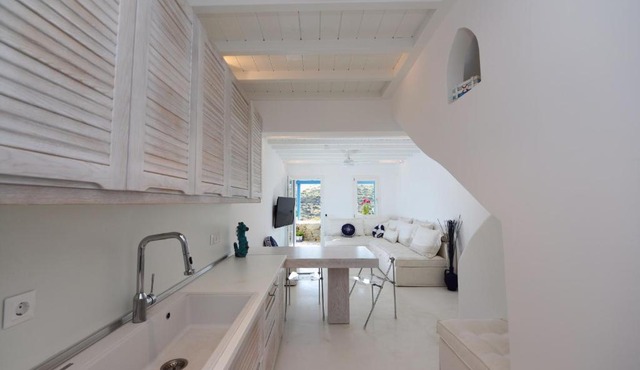 Luxury White Maisonette in Kalafatis