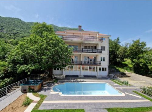 M apartman in Prčanj