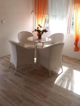 Macko, Apartmani