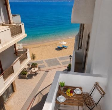 Makas Beachfront Suites Hersonissos Center in Hersonissos