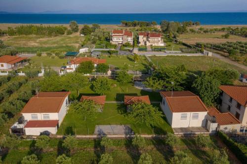 Mama's Twin Houses in Agios Mamas
