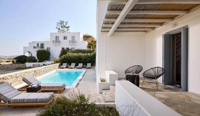 Manesis Suites in Milos