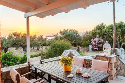 Mani's Aura Seaside-Spacious Summer Retreat in Kalamata