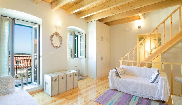 Mara's Traditional Cottage