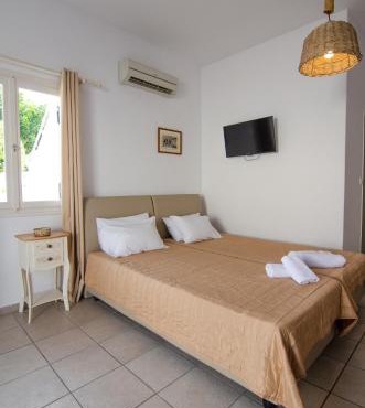 Marias Rooms in Ios Chora