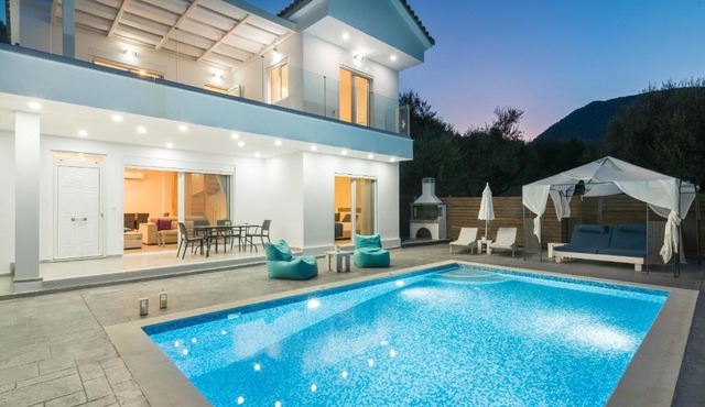 Maridenia Villa - Family Escape with Private Pool, by ZanteWize