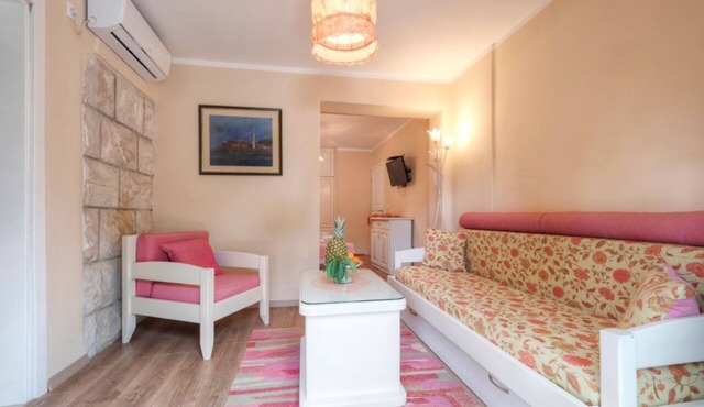 Marinero Apartments-Ground floor double room 5 in Budva