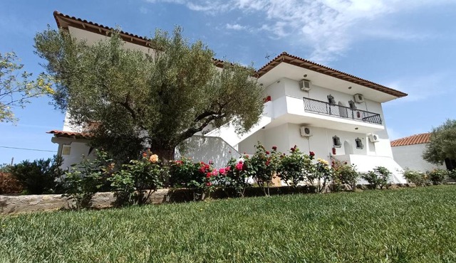 Marios Garden House in Afitos