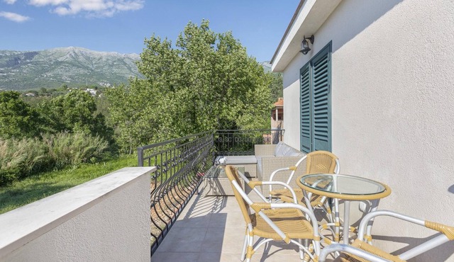 Marvelous Villa with View and Jacuzzi in Kotor