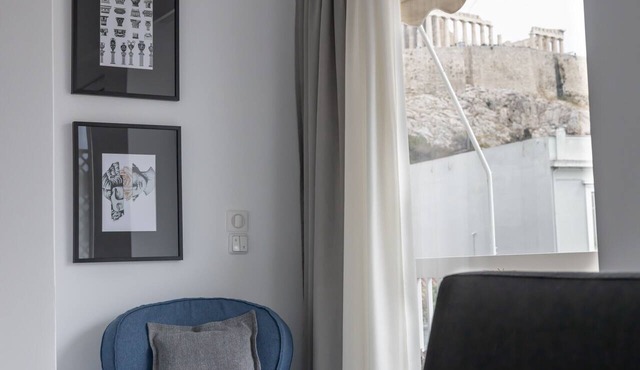 Massive 2-Combo apt| Unbeatable Acropolis Views | 9PAX