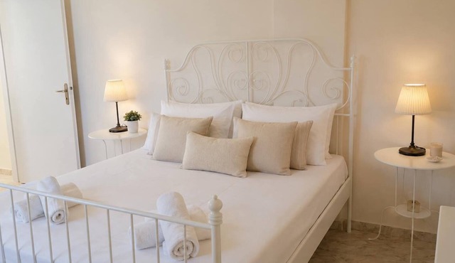 Mear Holiday Home - Cozy Summer Getaway in Gialos