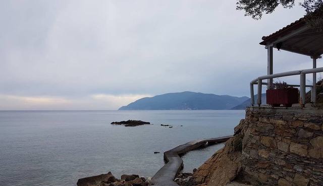 Meltemi appartment next to megalos mourtias beach! in Alonnisos