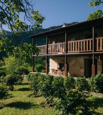 Meteora Mountain Stonehouse with Private Garden in Kleinón