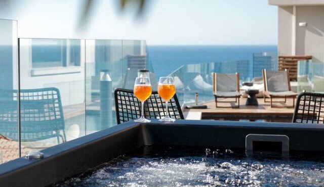 Mezcal Jacuzzi Villa in Chania | Alectrona Living Crete in Πλατανιάς