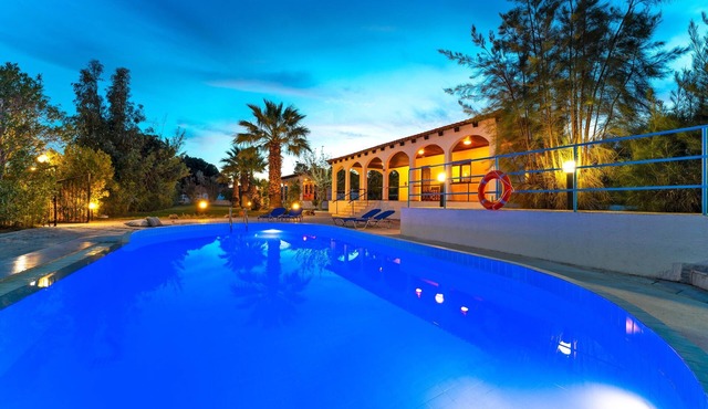Minas Villa Kiotari up to 9