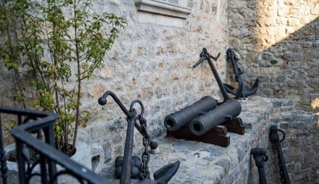 Mistral Studio – Historic Charm, Stunning Views & Relaxing Terrace