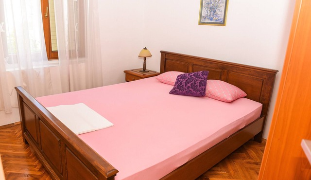 Moderate Two Bedroom Apartment near city center