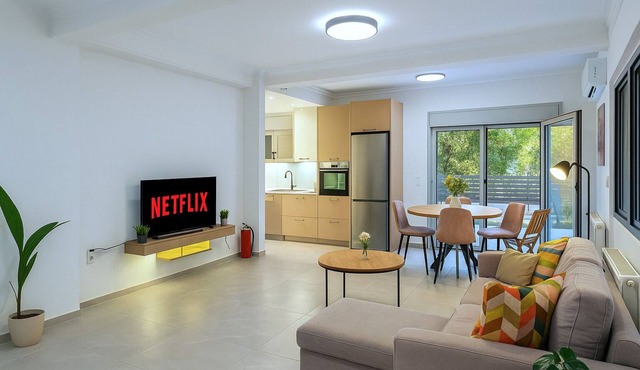Modern 2BR Apartment in Palaio Faliro - 15 Min to Beach & Marina - 15' Acropolis