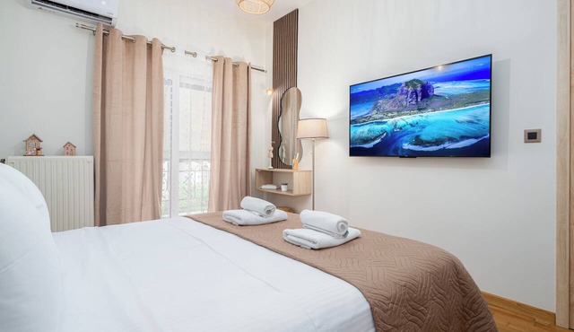 Modern 2BR Kallithea Apartment - Metro, WiFi & AC in Kallithea