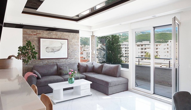 Modern 3-bedroom apartment with private roof-top terrace
