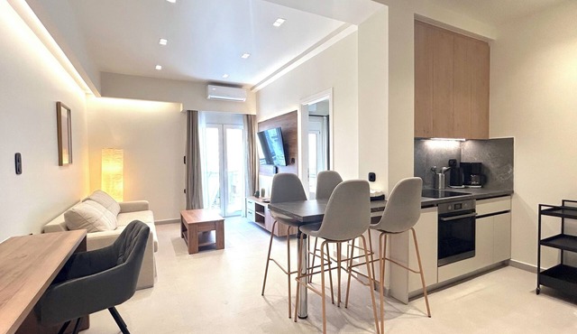 Modern Bright 1BR next to Pasalimani & Marina Zeas