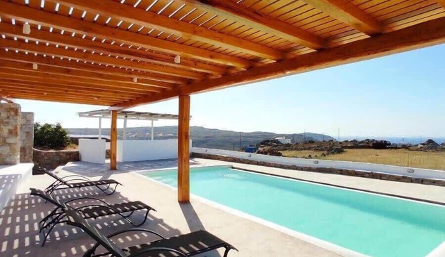 Modern Mykonos 2 Bd Aqua Apt w shared Pool