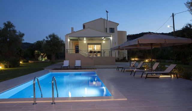 Modern newly built house 150m2, children friendly, in an olive grove 4000 sq