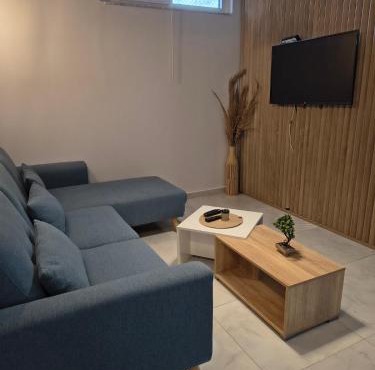 Modern Semi-ground Studio near Beach
