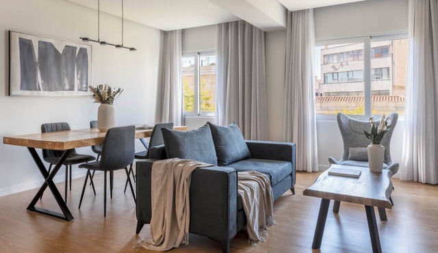 Monastiraki Living: 2BR Flat