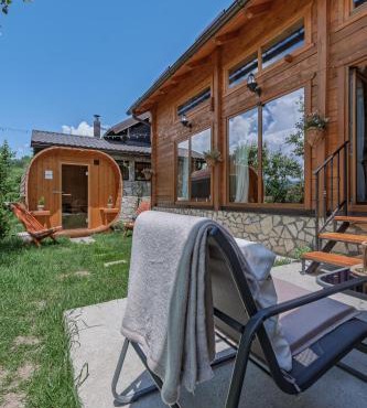 Monte Chalet Kolašin brvnara sa saunom