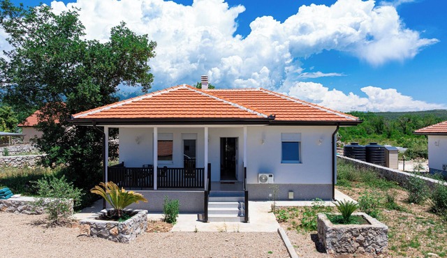 Monte Mare 2 Bdr House in Zagora