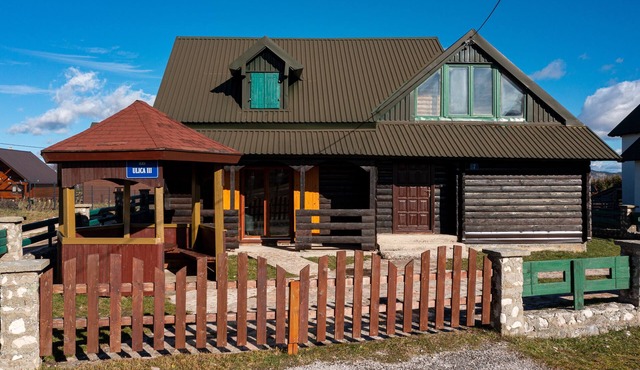 Mouintain View Cabin with Sauna in Žabljak
