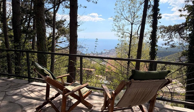 Mountain & Sea Retreat Lapcici
