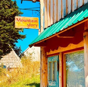 Mountain story apartment