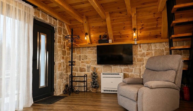 Mountain Whisper Cozy Chalet with Stunning Mountain Views in Žabljak