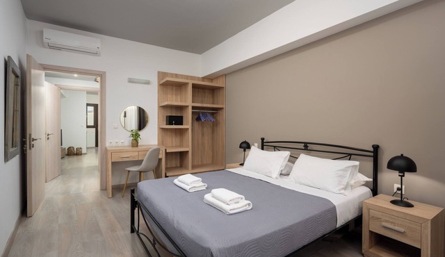 Mulberry Apartments - 202 in Old Town Rhodes