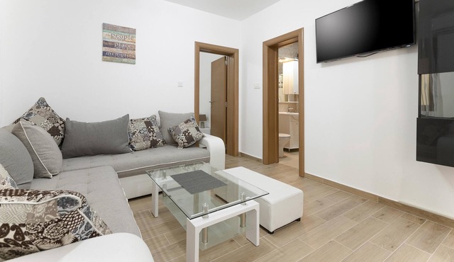 Muo Sea Front Apartments Kotor